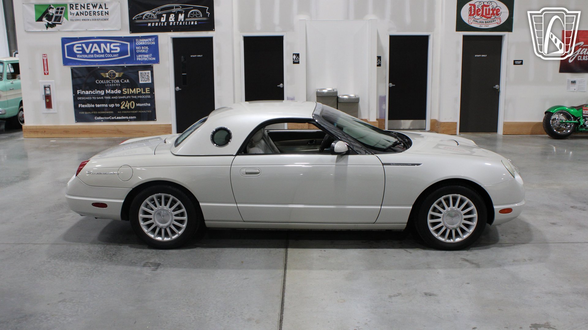 Used 2005 Ford Thunderbird 50th Anniversary RWD image 39