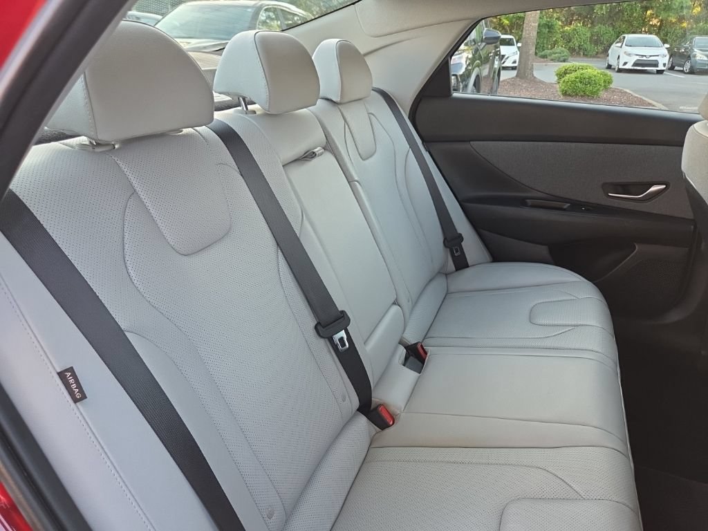 Used 2025 Hyundai Elantra Limited FWD image 39