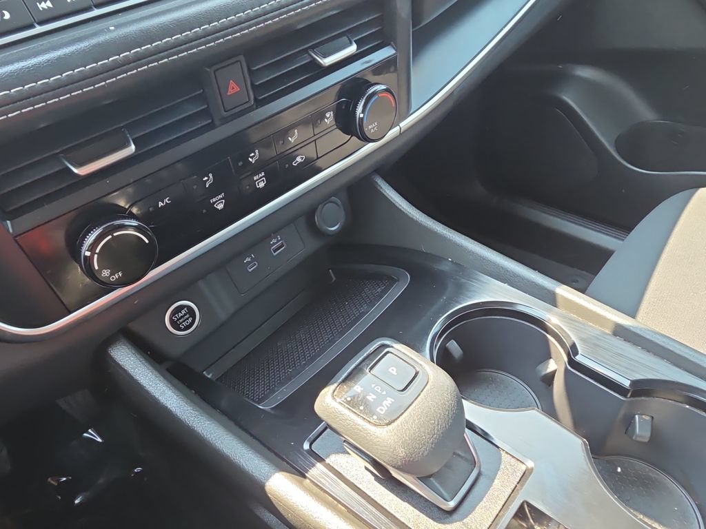Used 2023 Nissan Rogue S AWD/4WD image 17