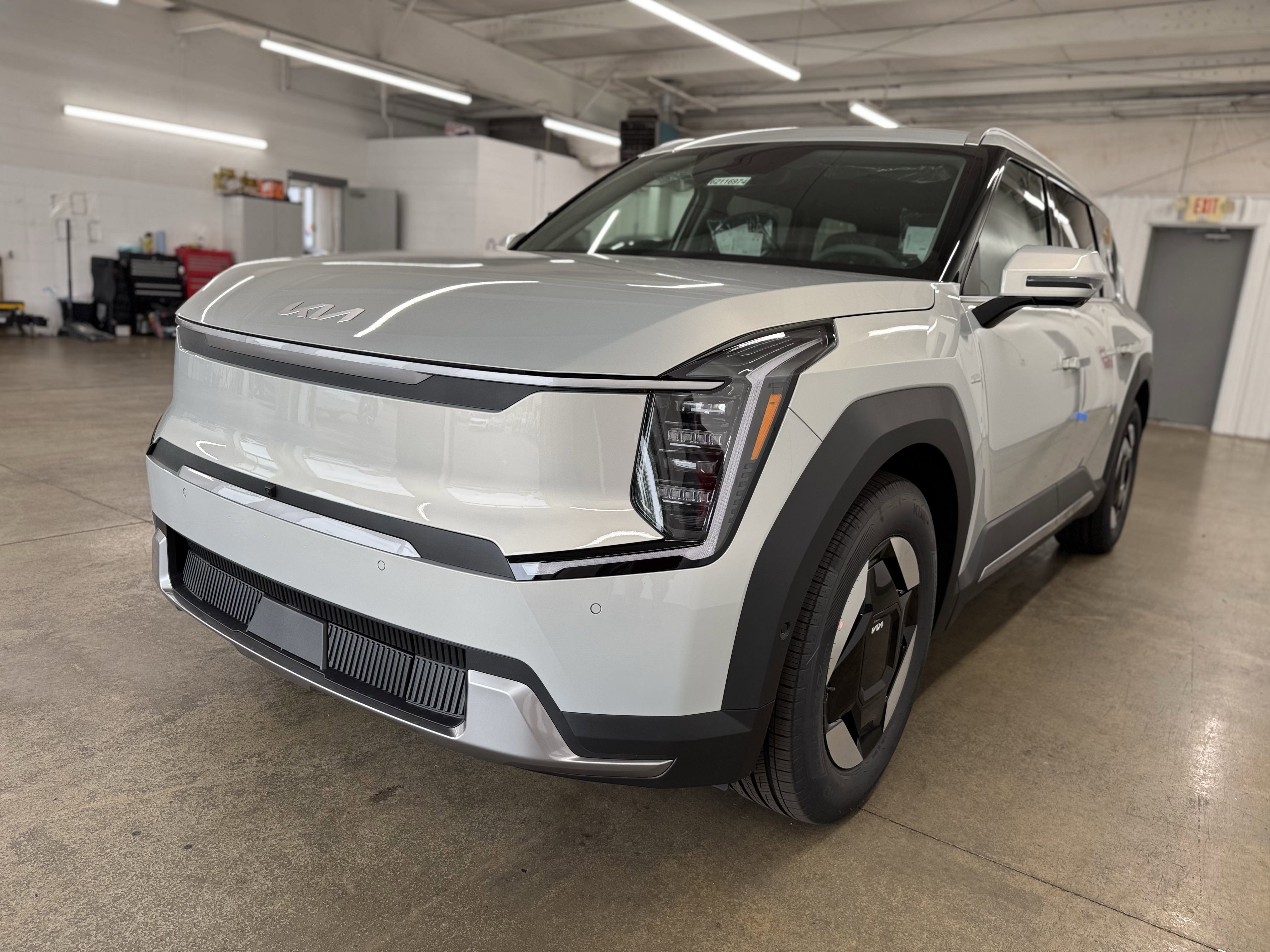 New 2026 Kia EV9 Wind image 7