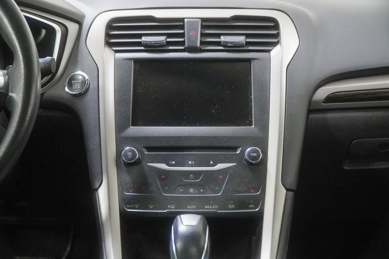 Used 2015 Ford Fusion SE w/ Equipment Group 202A image 25