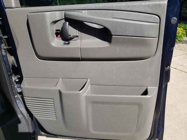 Used 2015 GMC Savana 2500 LS image 13