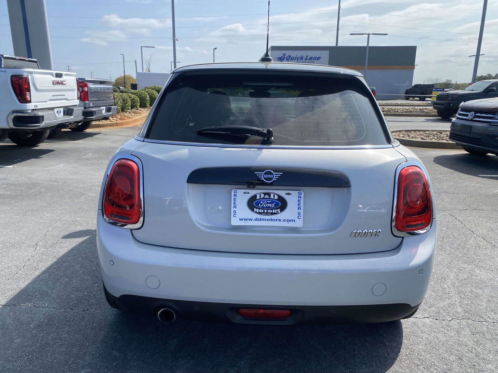 Used 2019 MINI Cooper 4-Door Hardtop w/ Signature Upholstery Package image 6