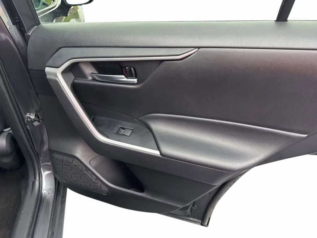 Used 2022 Toyota RAV4 XLE FWD image 22