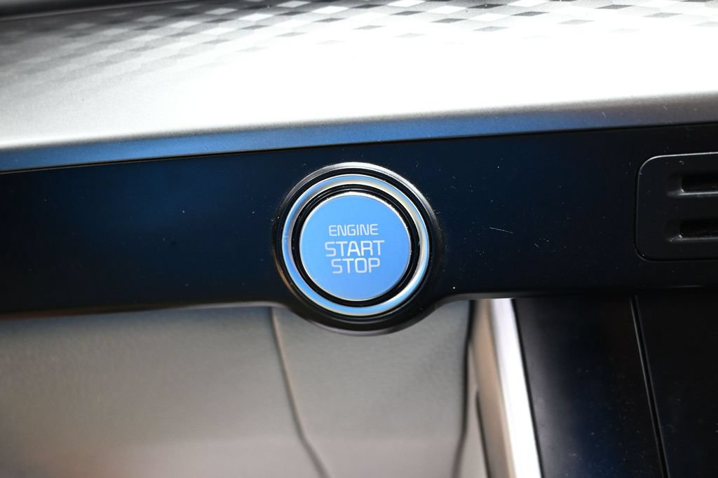 Used 2022 Kia Carnival LX FWD image 21