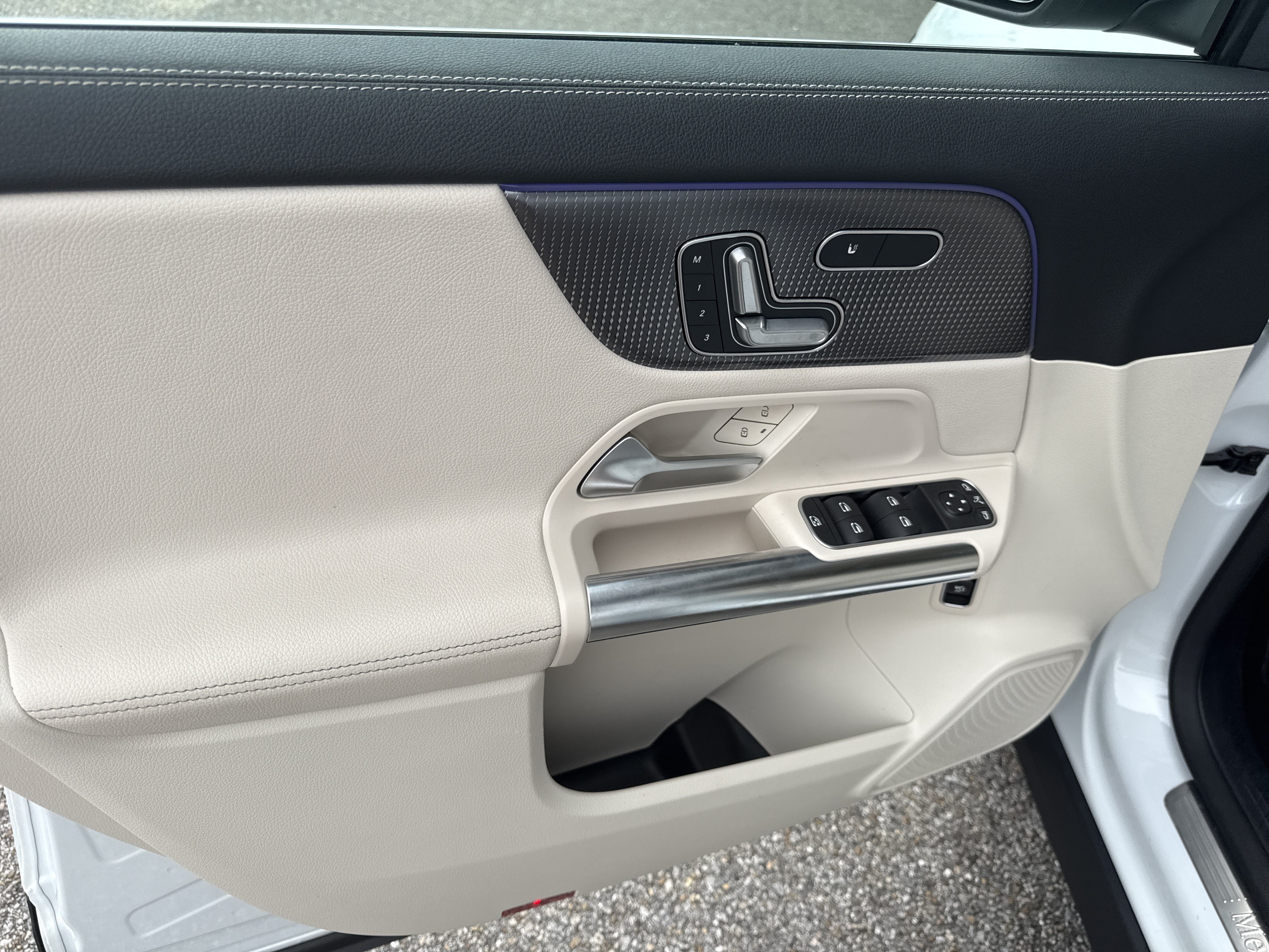 Certified 2023 Mercedes-Benz GLA 250 w/ Premium Package image 7