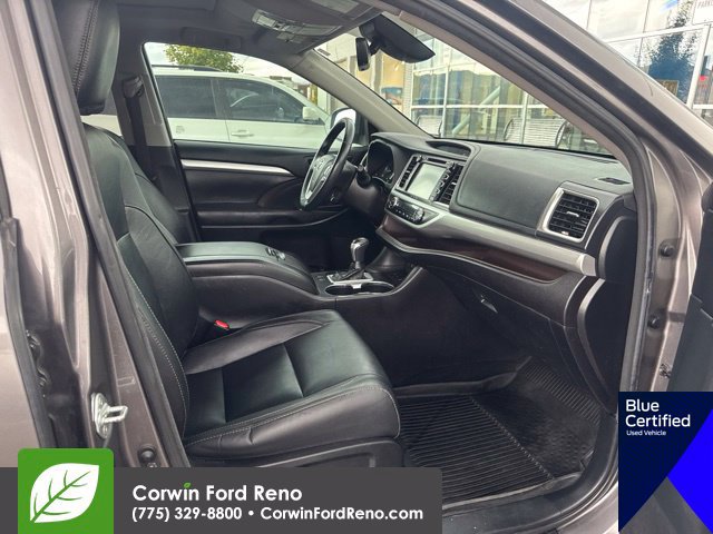 Used 2017 Toyota Highlander XLE AWD/4WD image 14