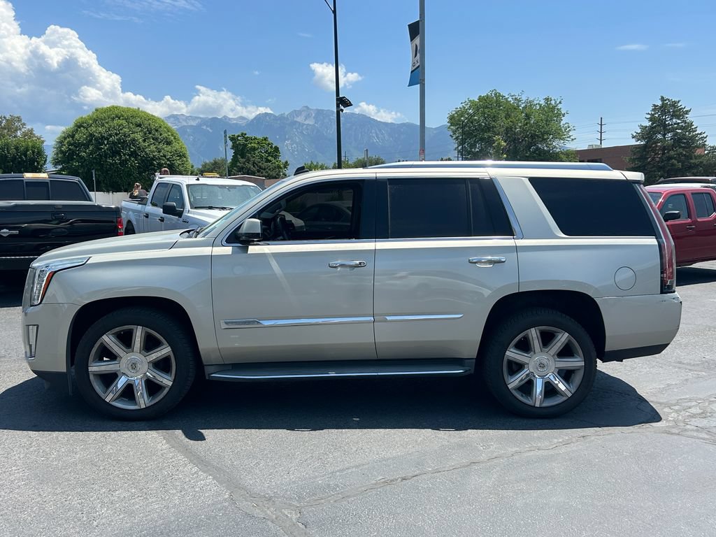 Used 2015 Cadillac Escalade Luxury AWD/4WD image 7