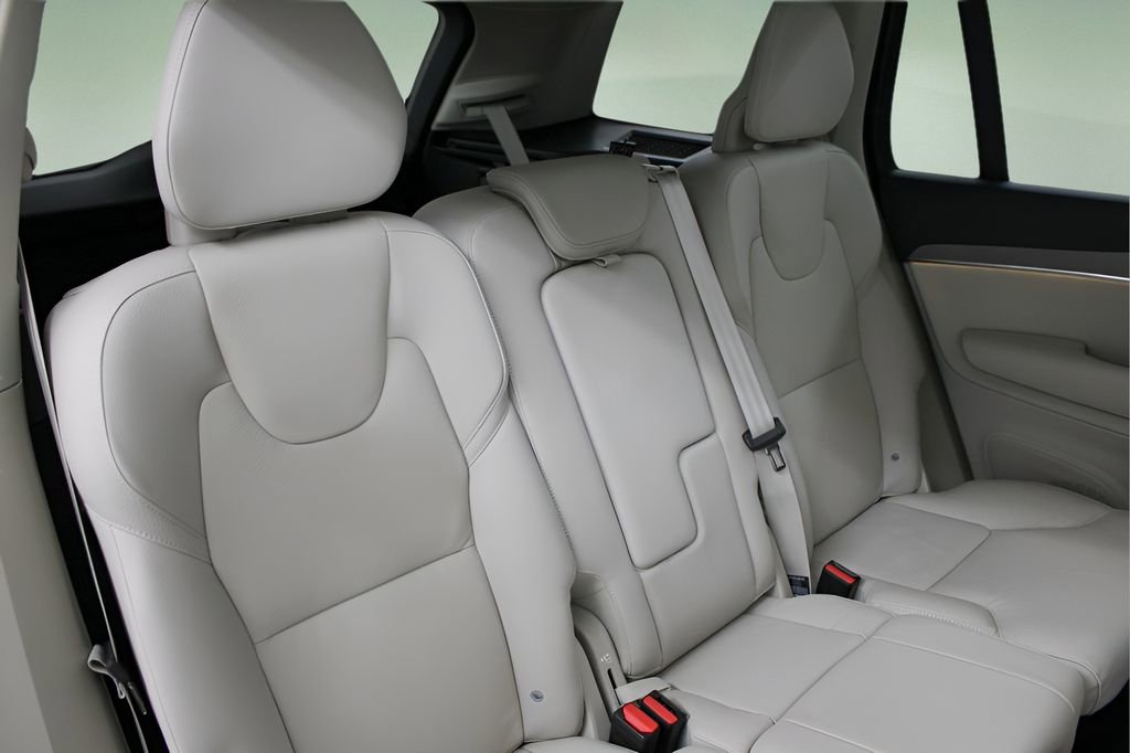 Used 2025 Volvo XC90 B6 Plus w/ Protection Package Premier AWD/4WD image 22