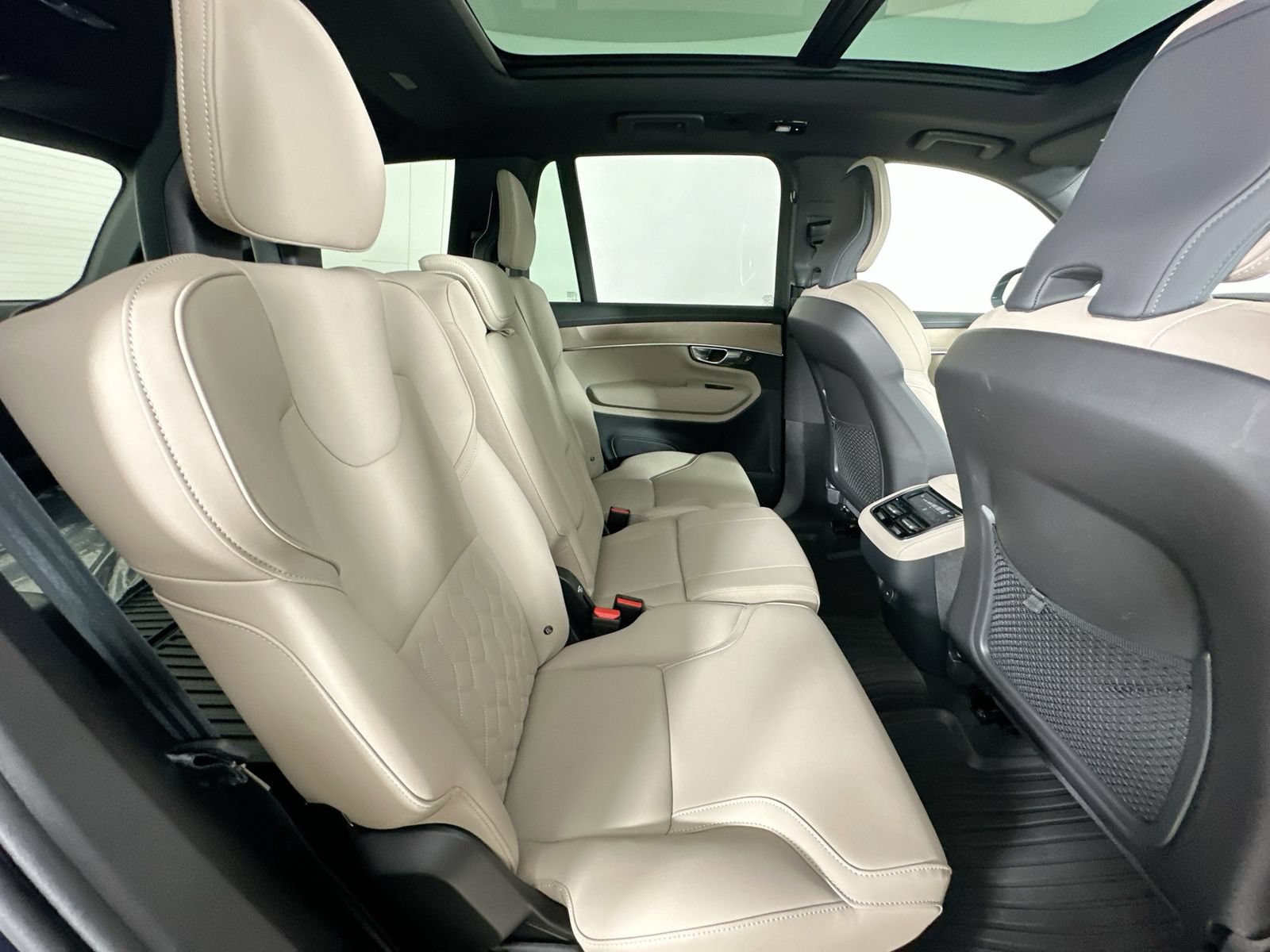 Used 2026 Volvo XC90 B6 Plus w/ Protection Package Premier AWD/4WD image 41