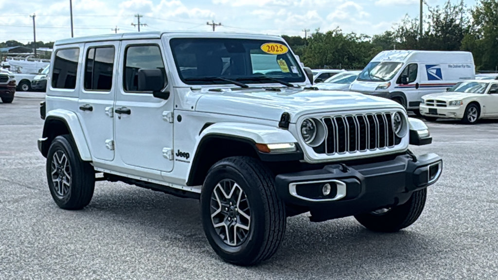 Used 2025 Jeep Wrangler Unlimited Sahara AWD/4WD image 35