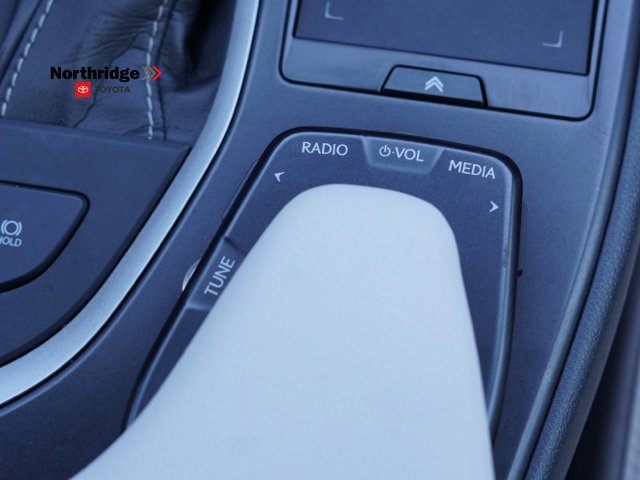 Used 2022 Lexus UX 200 w/ Premium Package FWD image 39