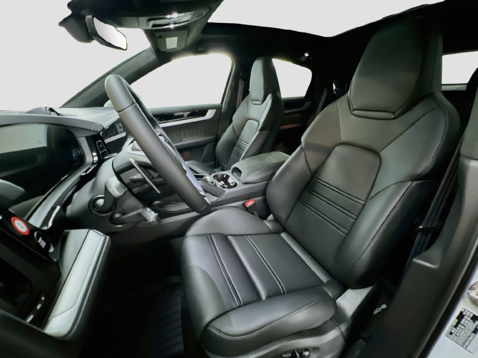 New 2026 Porsche Cayenne GTS AWD/4WD image 5