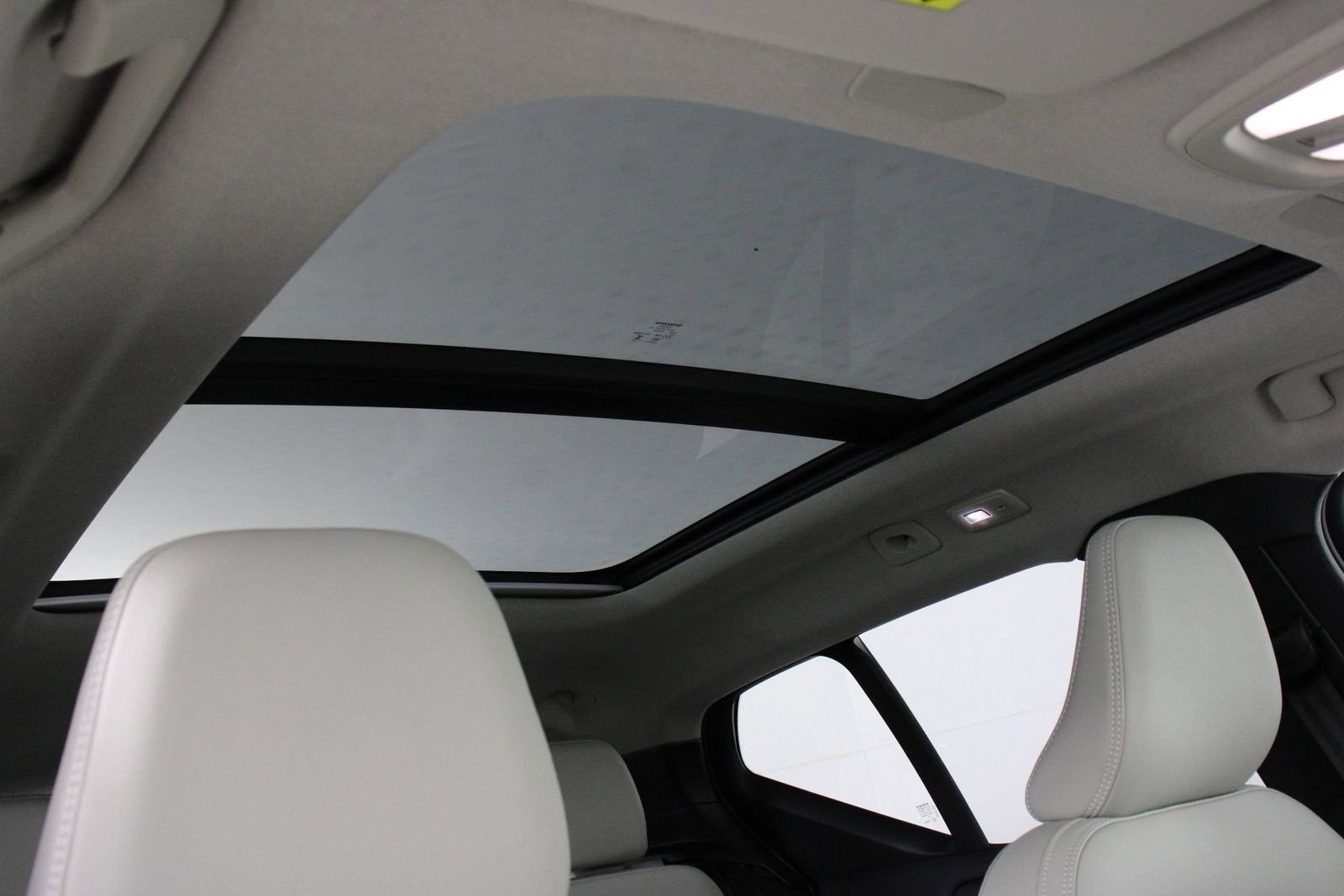 Certified 2026 Volvo XC40 B5 Plus w/ Protection Package Premier image 23