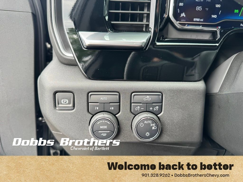 Used 2025 Chevrolet Silverado 1500 LT AWD/4WD image 15