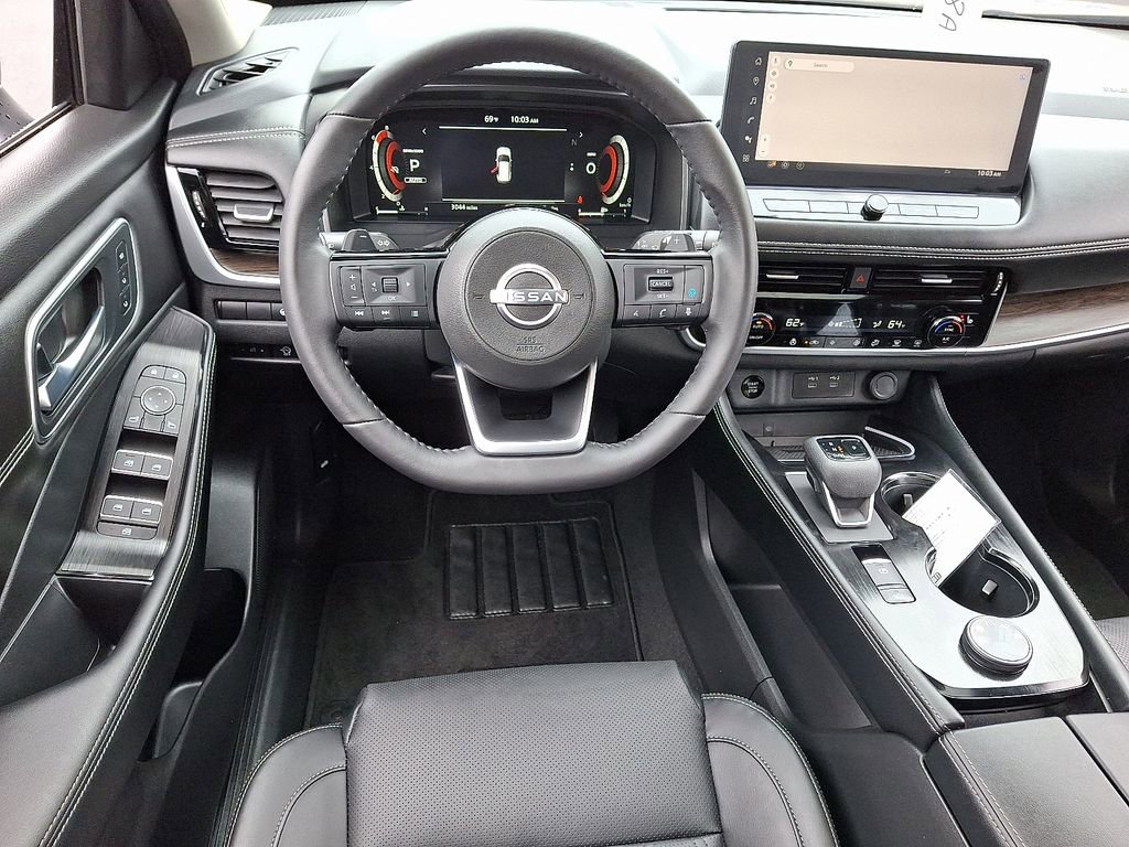 Used 2024 Nissan Rogue Platinum image 11