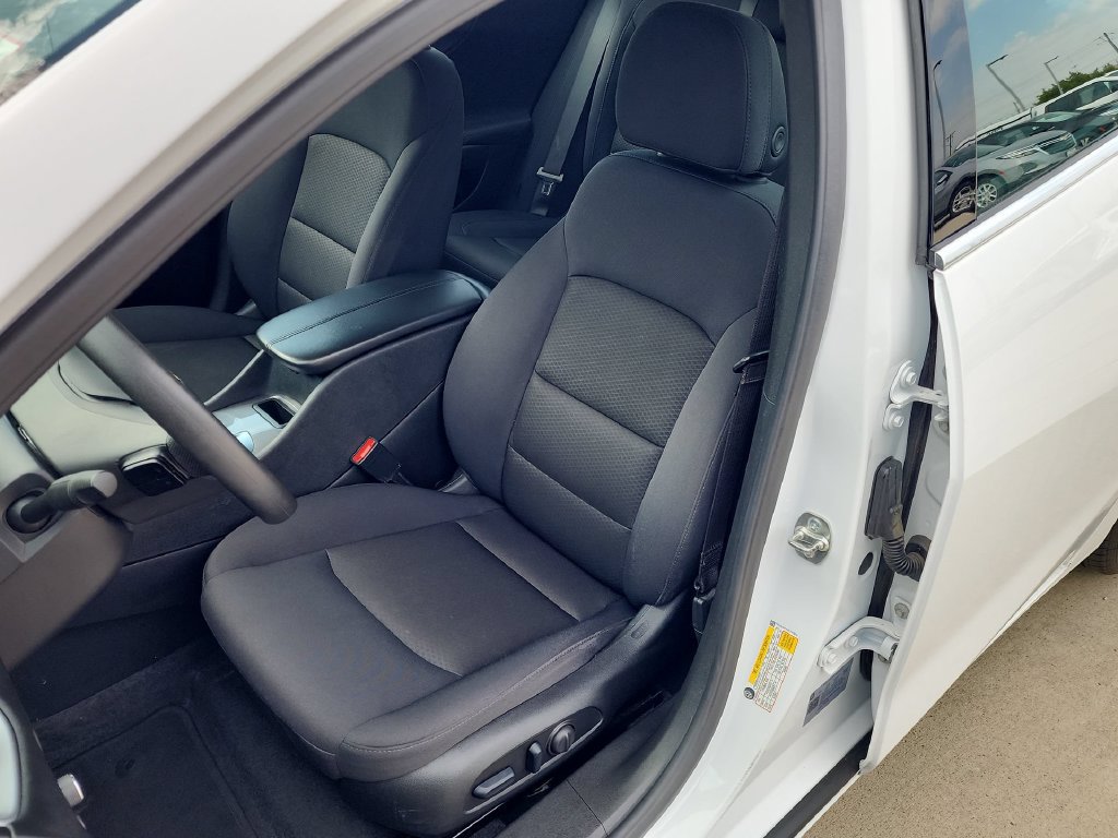 Used 2025 Chevrolet Malibu LT FWD image 11