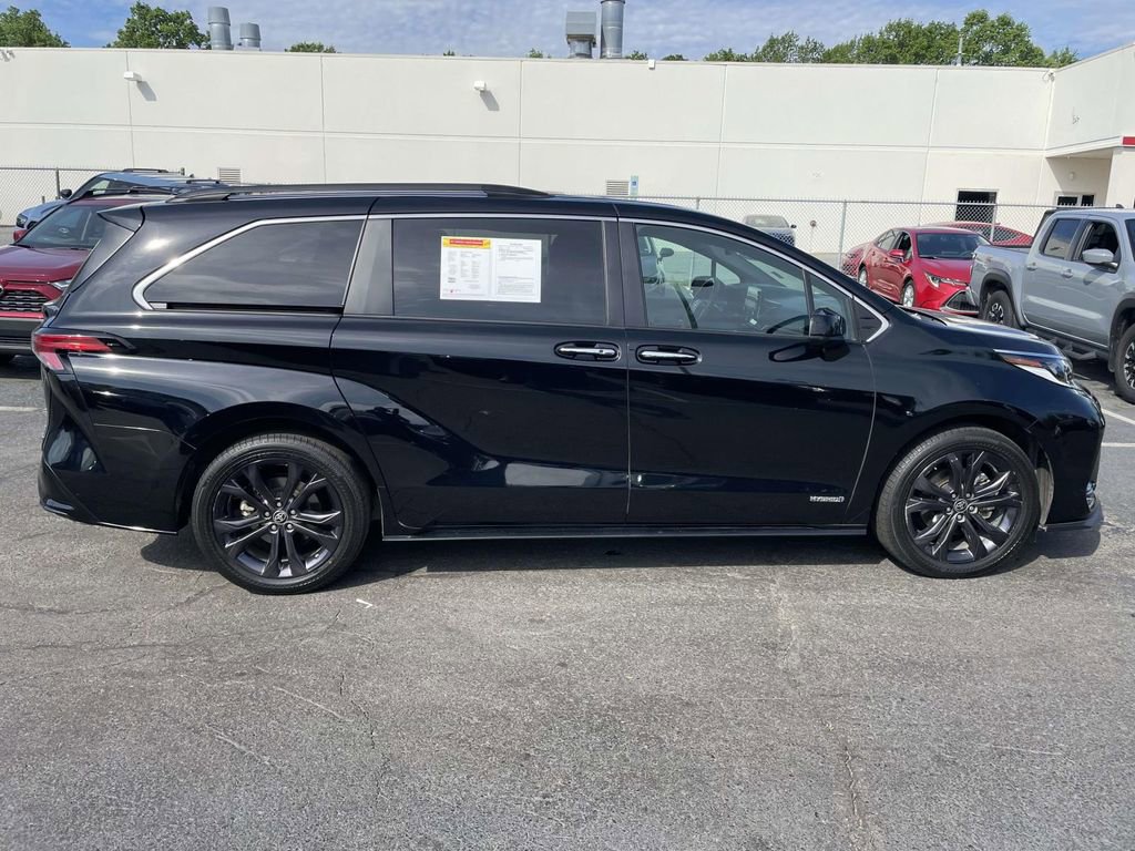 Used 2021 Toyota Sienna XSE image 11