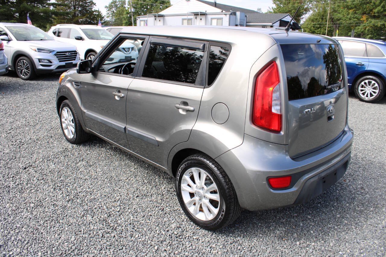 Used 2013 Kia Soul + FWD image 9
