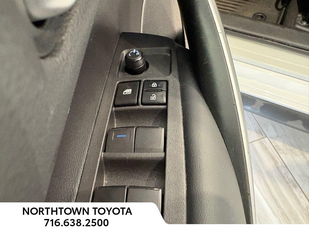 Used 2021 Toyota Corolla SE w/ Carpet Mat Package (TMS) image 25