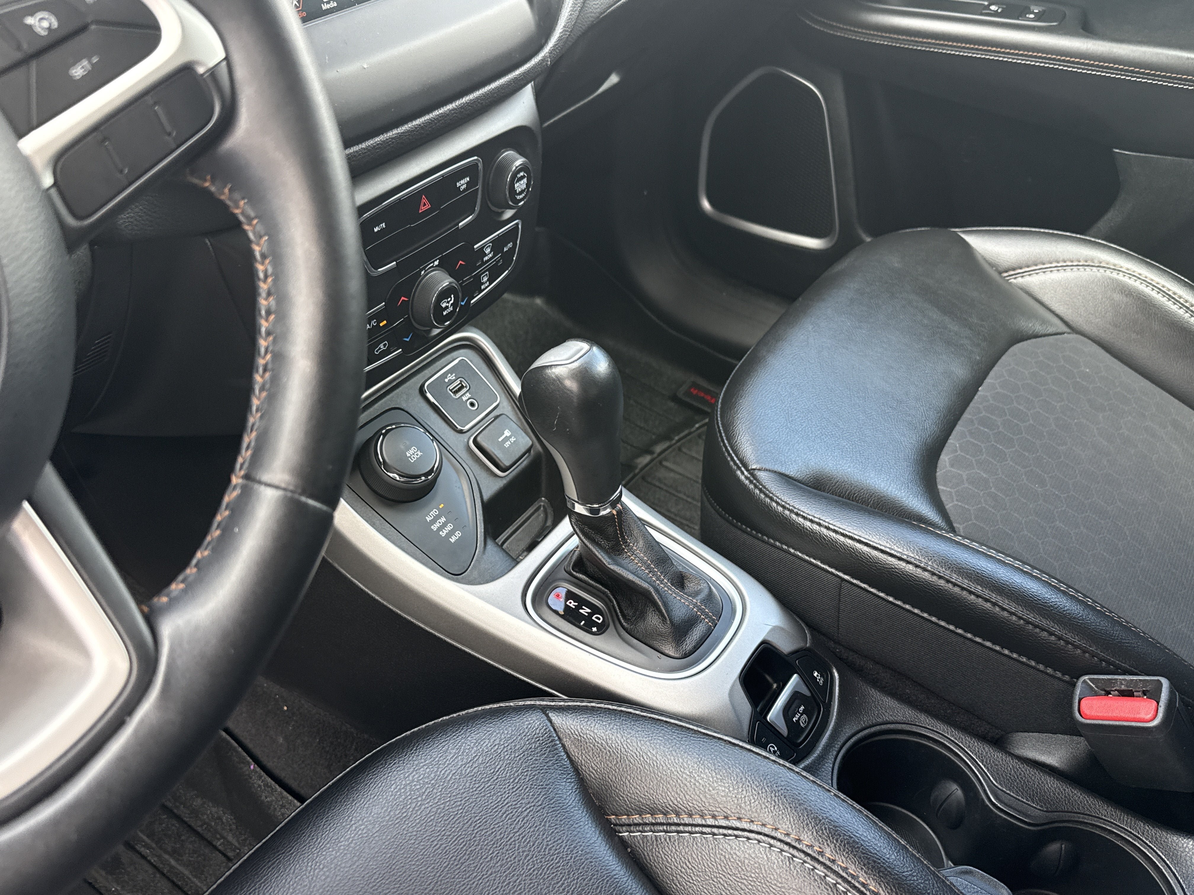 Used 2018 Jeep Compass Latitude w/ Popular Equipment Group AWD/4WD image 15
