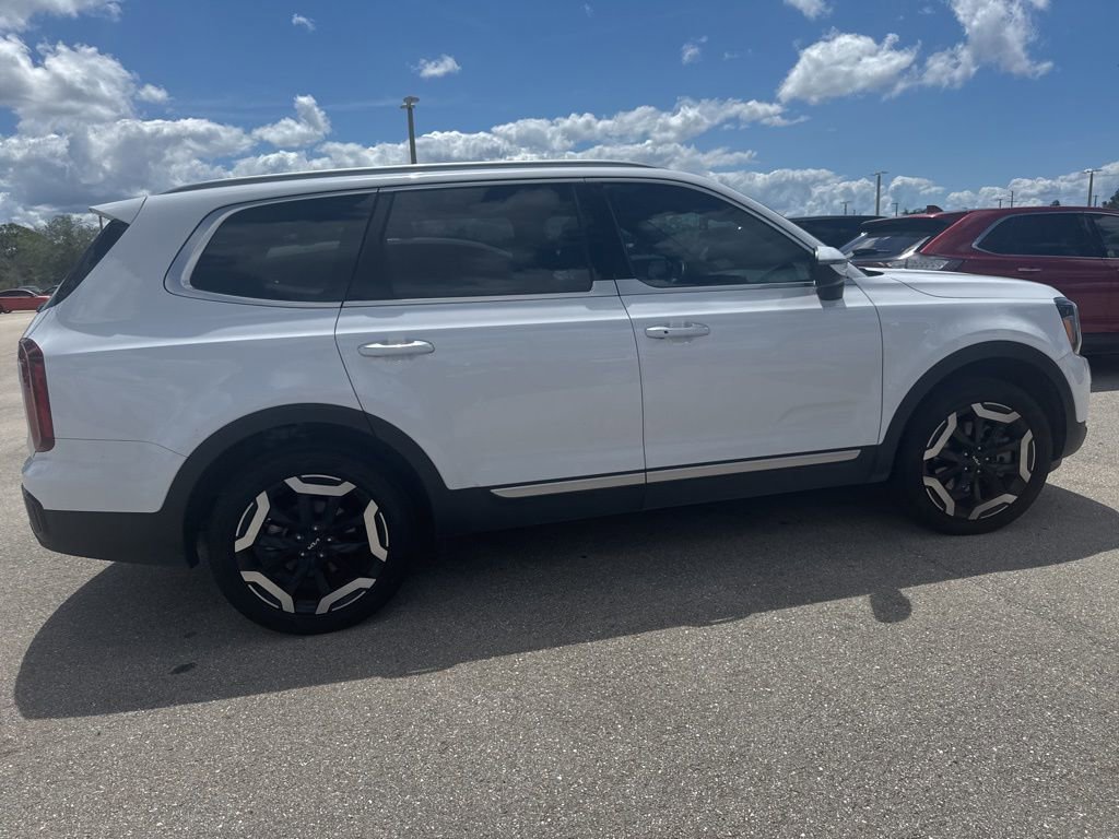 Used 2024 Kia Telluride S image 3