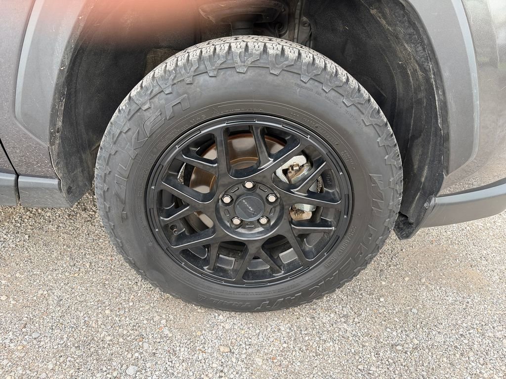 Used 2025 Toyota RAV4 XLE image 9