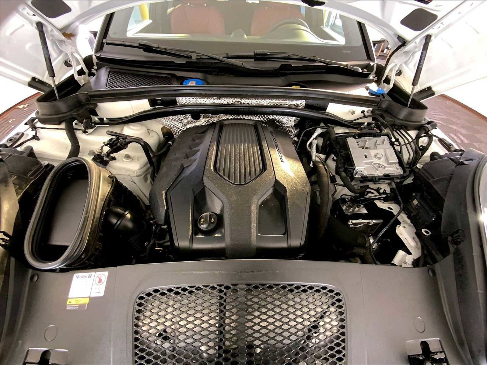 Certified 2023 Porsche Macan Turbo image 32