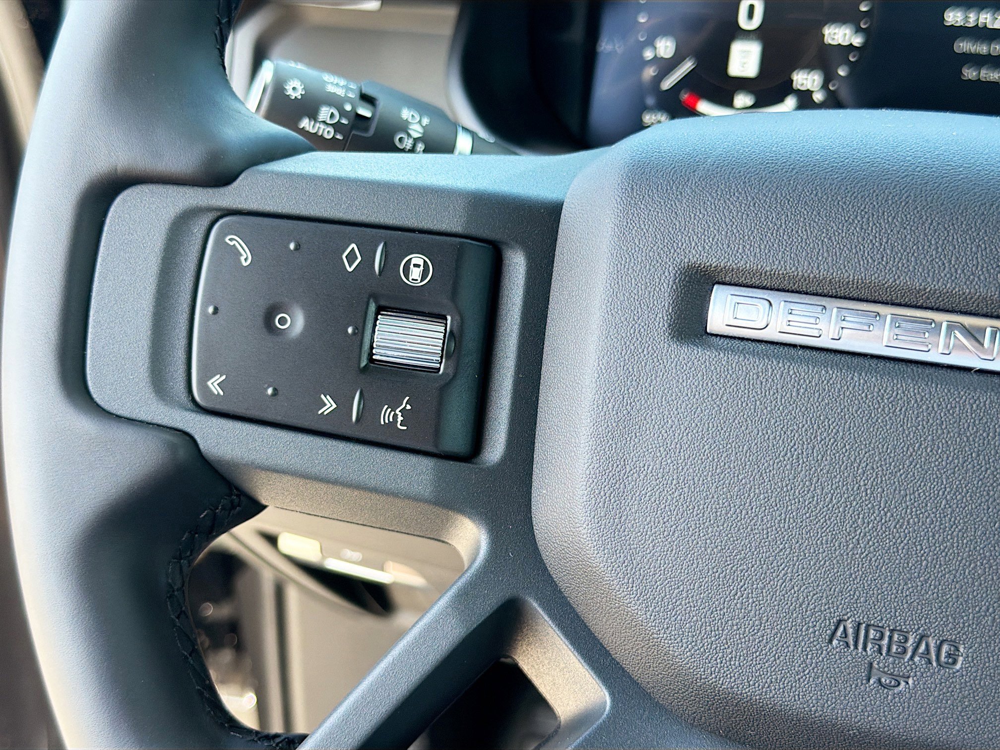 New 2026 Land Rover Defender 110 X-Dynamic SE AWD/4WD image 38