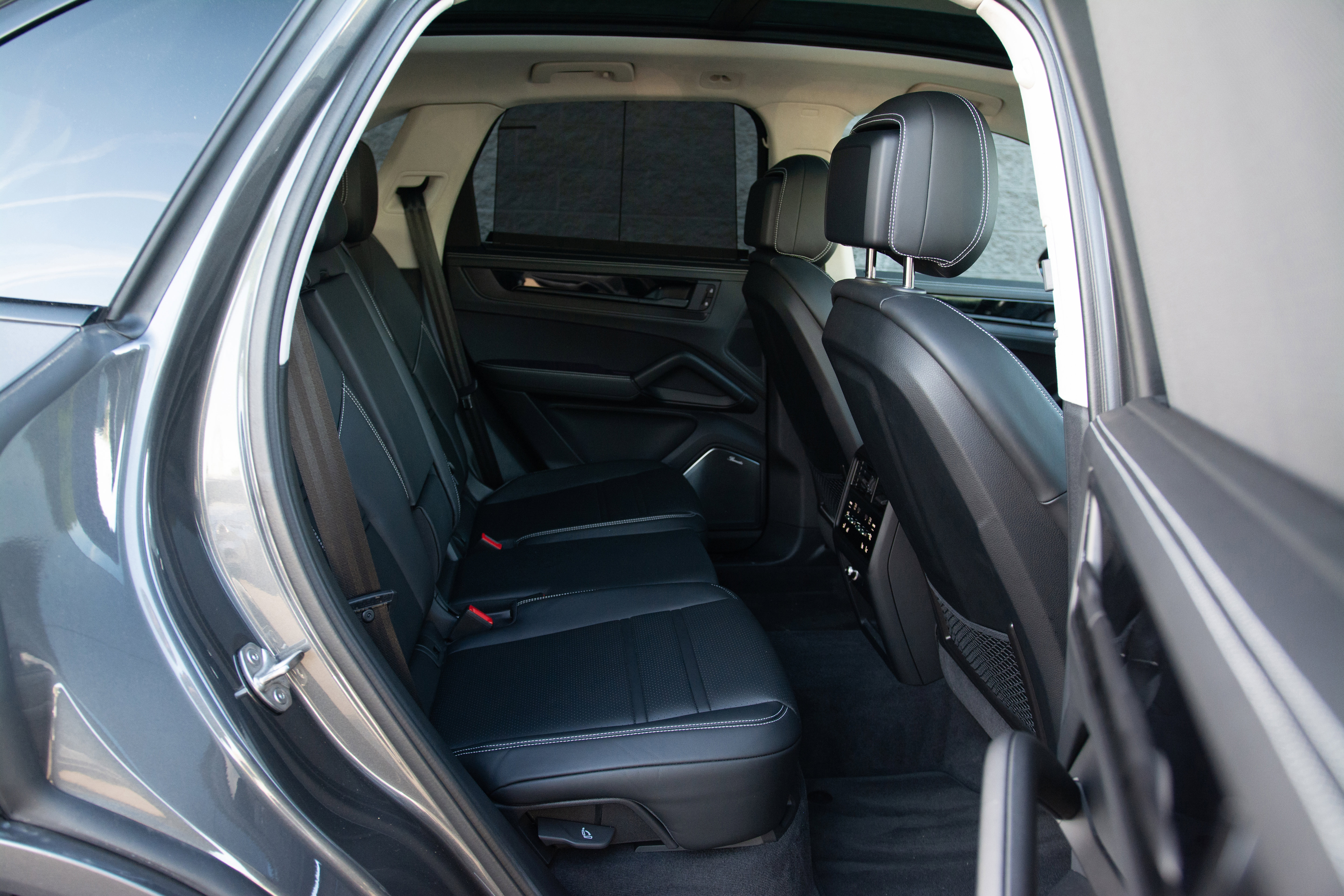 Certified 2025 Porsche Cayenne GTS image 34