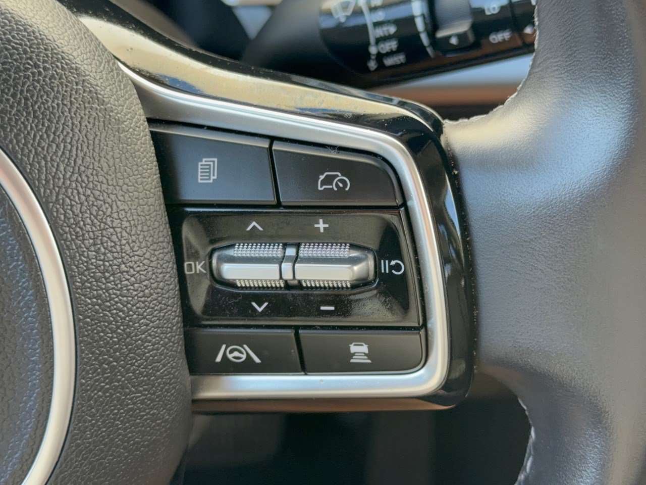 Used 2026 Kia Carnival FWD image 19