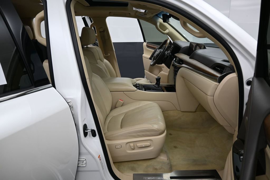 Used 2017 Lexus LX 570 4WD w/ Luxury Package image 46