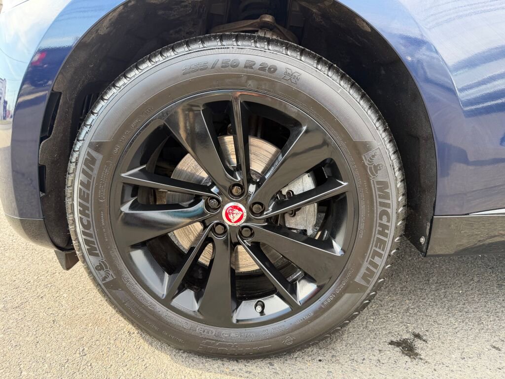 Used 2022 Jaguar F-PACE S image 31