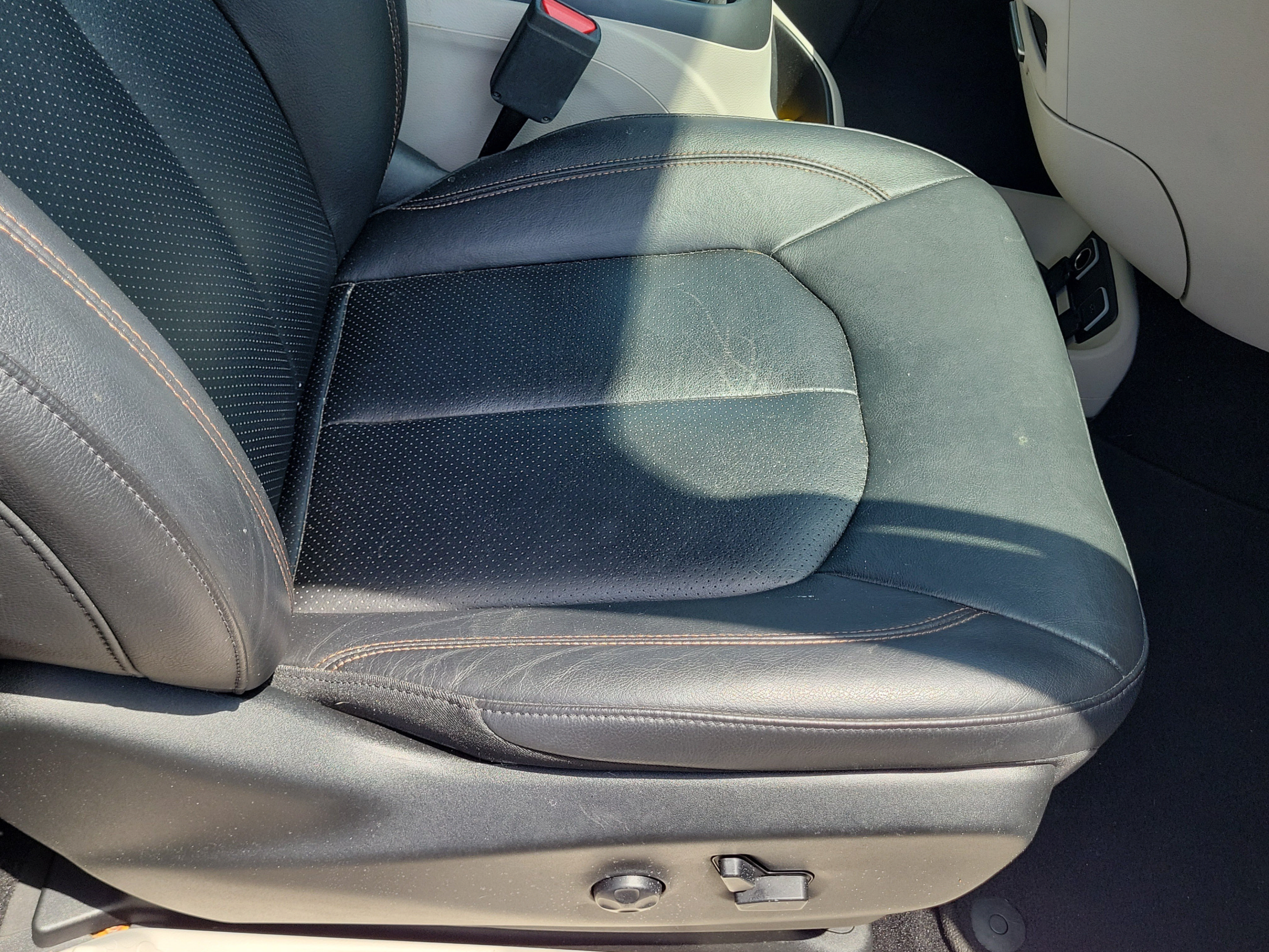 Used 2019 Chrysler Pacifica Touring-L Plus FWD image 18
