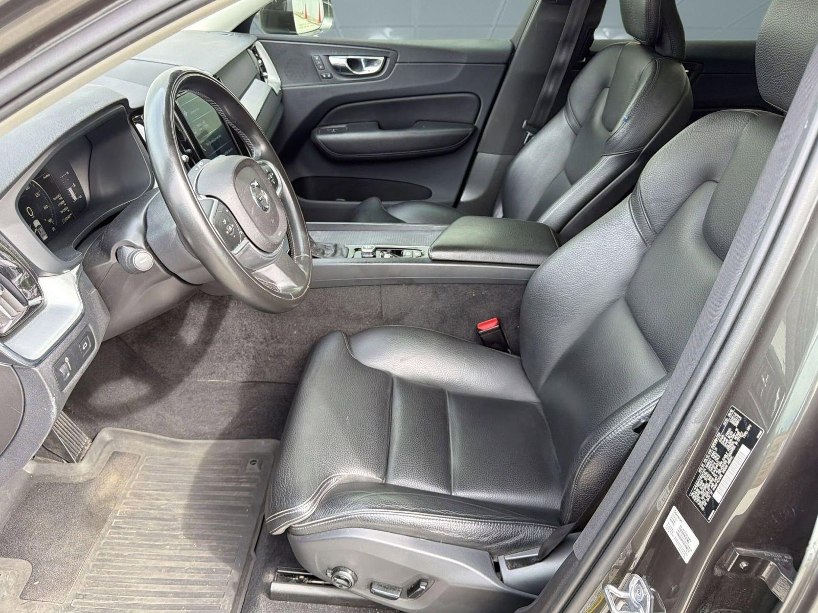 Used 2019 Volvo XC60 T5 Momentum w/ Premium Package image 5