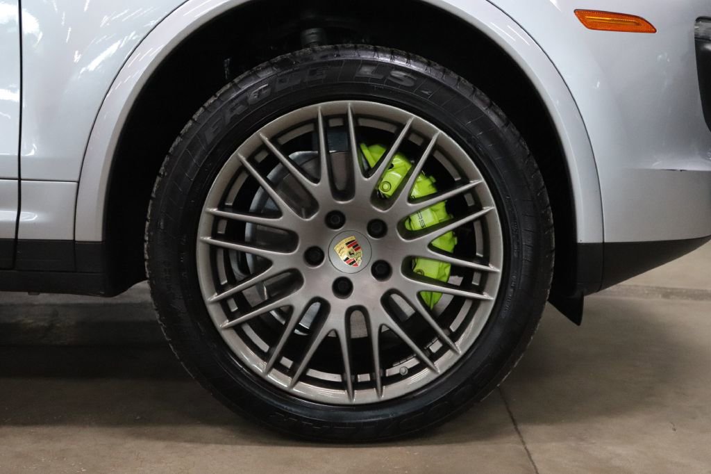 Used 2017 Porsche Cayenne S Platinum image 40