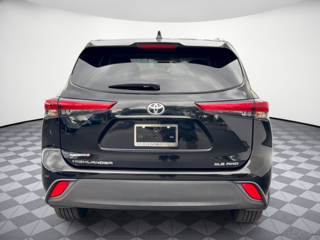 Used 2021 Toyota Highlander XLE AWD/4WD image 11