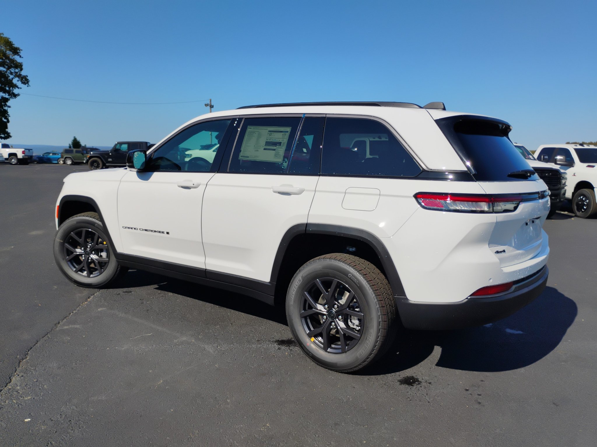 New 2027 Jeep Grand Cherokee Altitude AWD/4WD image 7