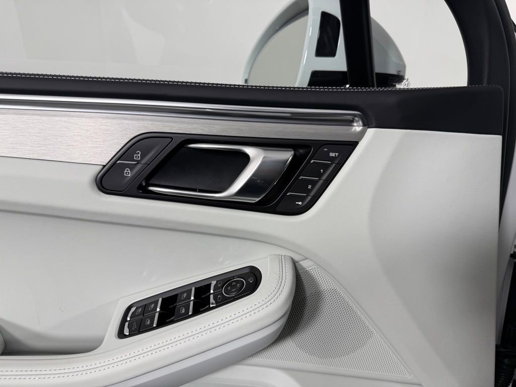 New 2026 Porsche Macan GTS AWD/4WD image 19
