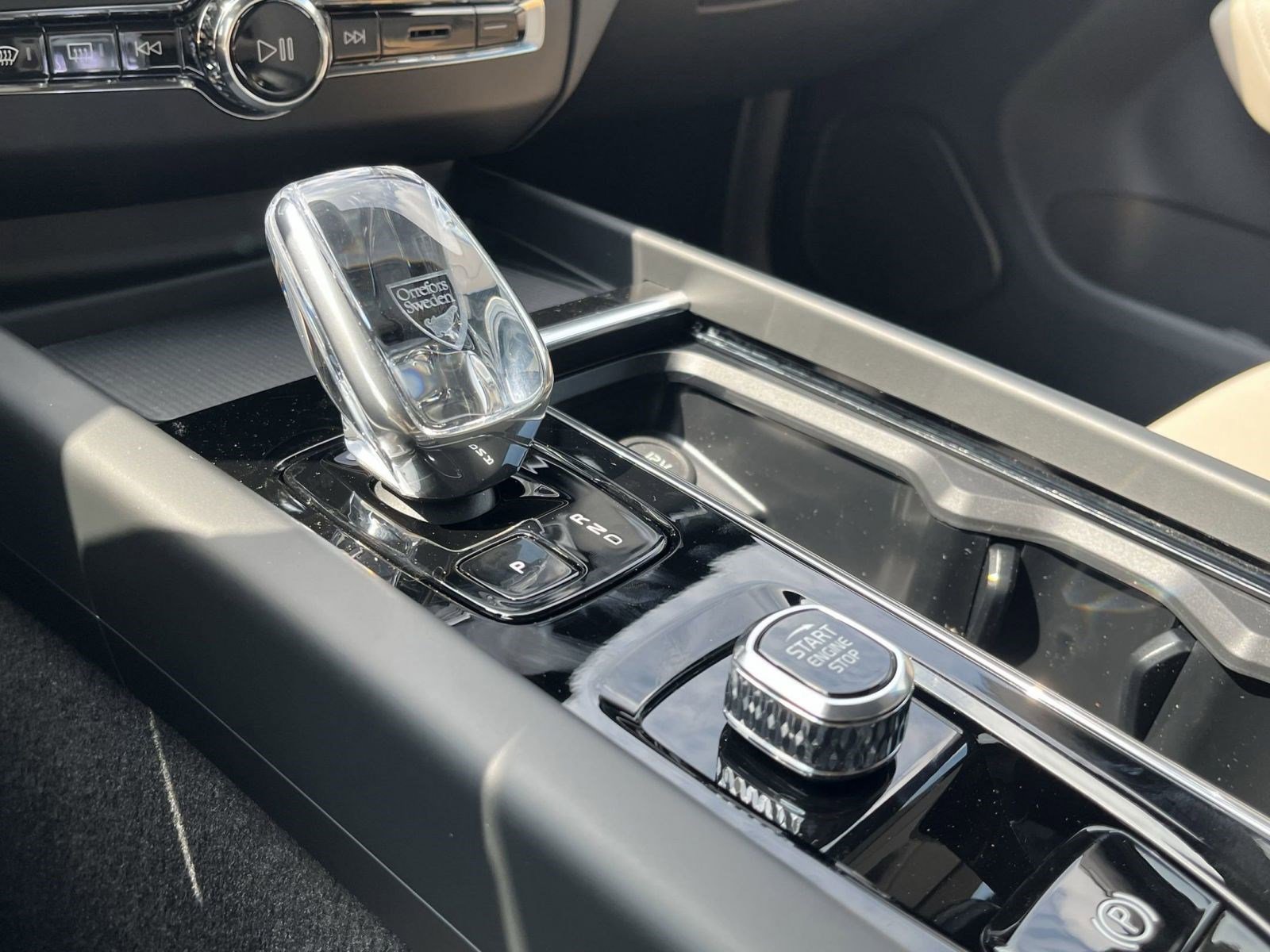 Used 2026 Volvo XC60 B5 Core w/ Climate Package image 18