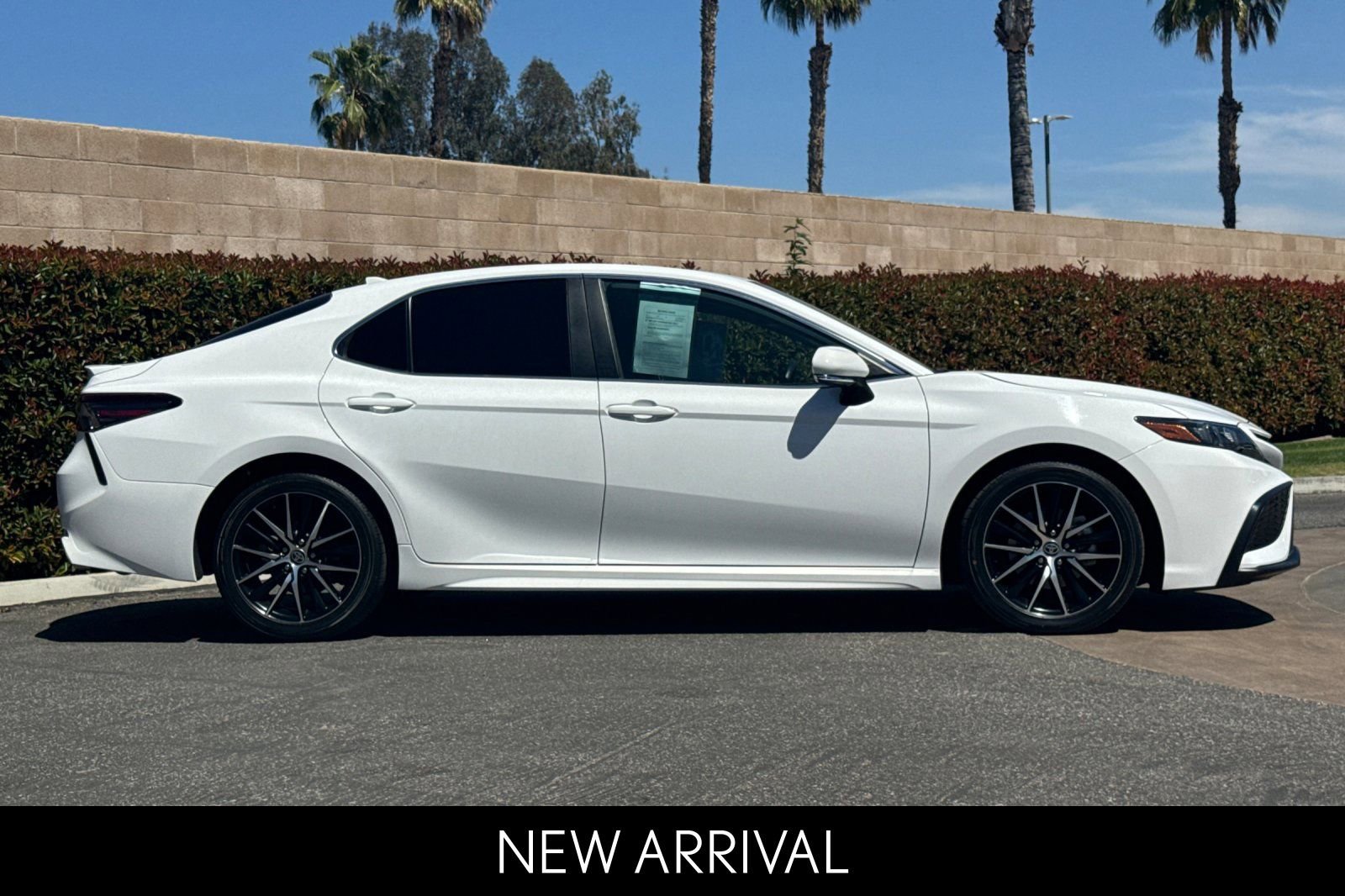 Used 2024 Toyota Camry SE w/ Convenience Package image 3