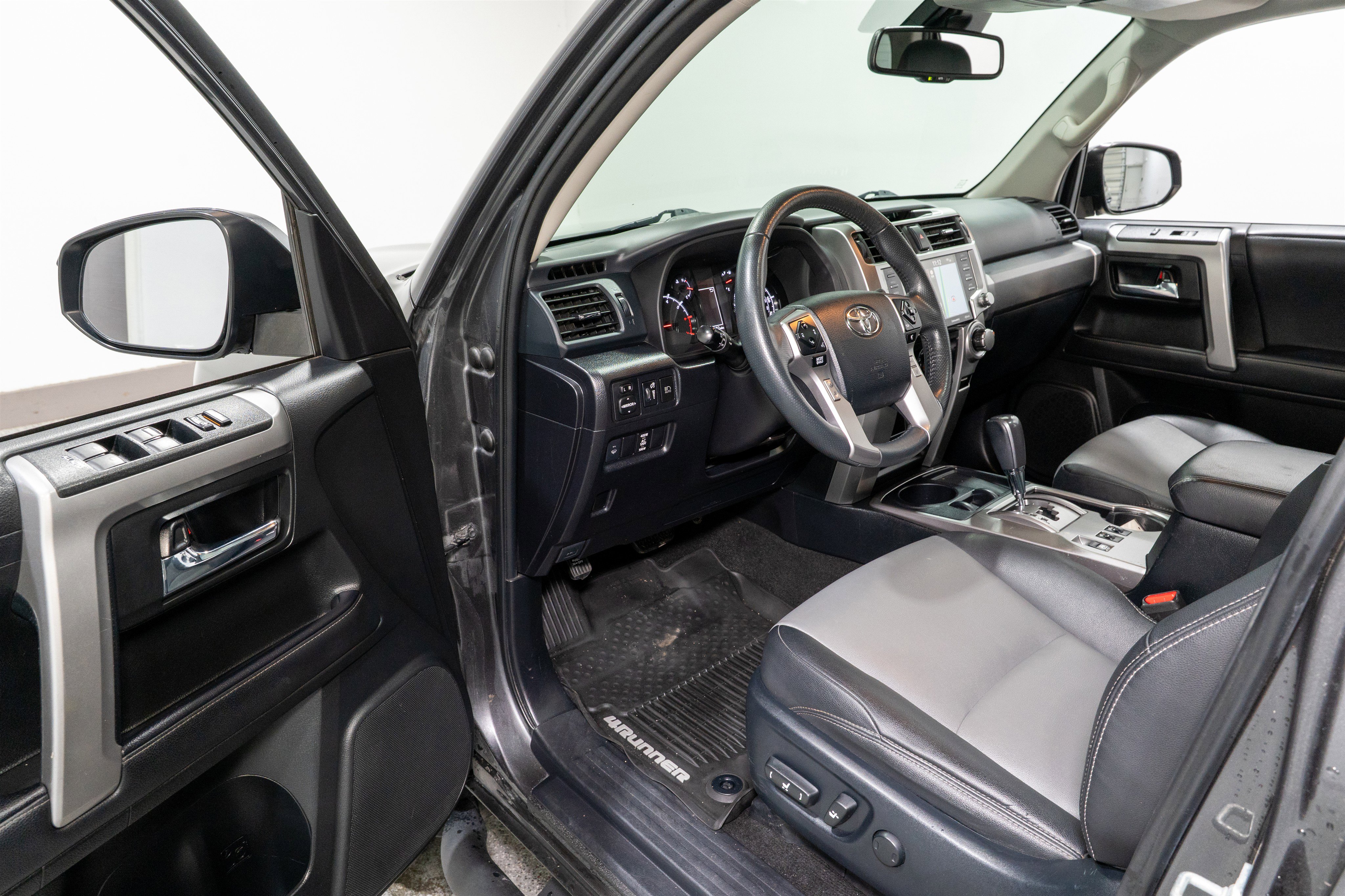 Used 2020 Toyota 4Runner SR5 Premium w/ Moonroof Package image 12