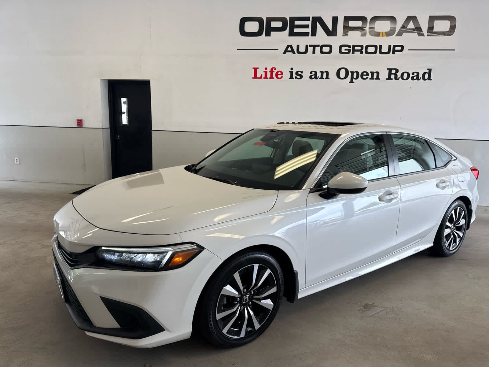 Used 2023 Honda Civic EX image 3