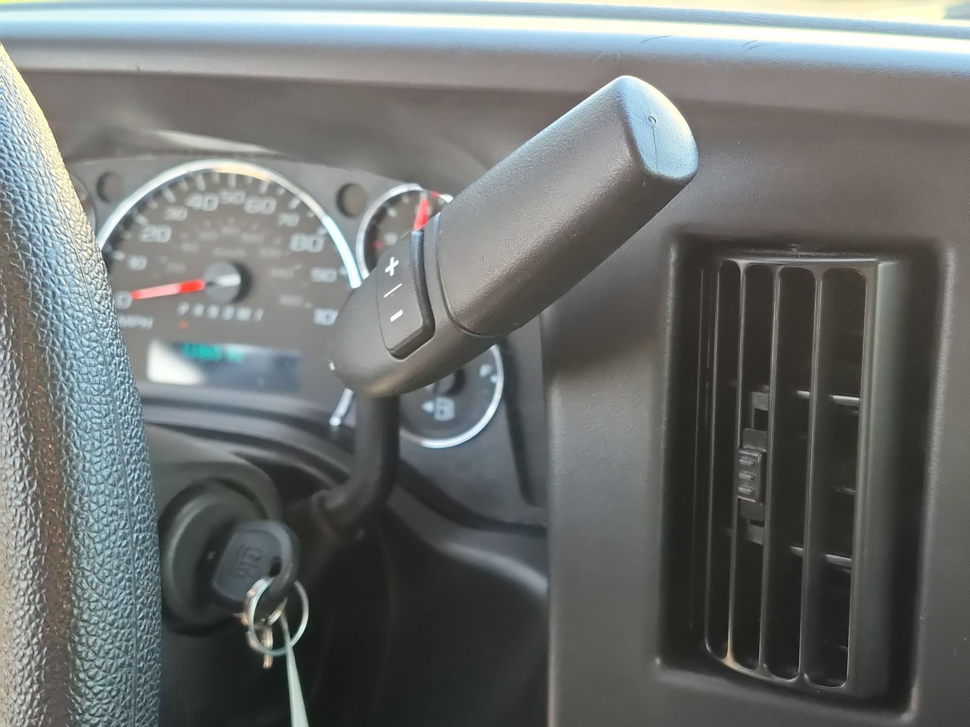 Used 2025 Chevrolet Express 2500 w/ Driver Convenience Package RWD image 15