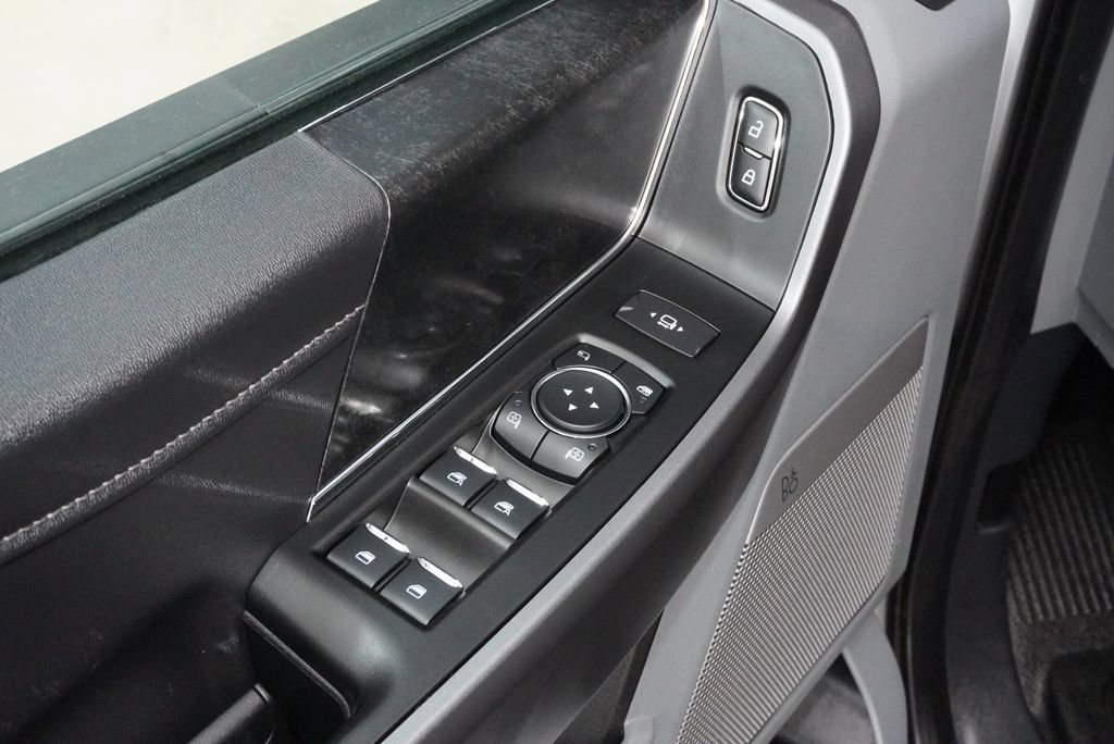 Used 2025 Ford F250 XLT w/ Black Appearance Package AWD/4WD image 28