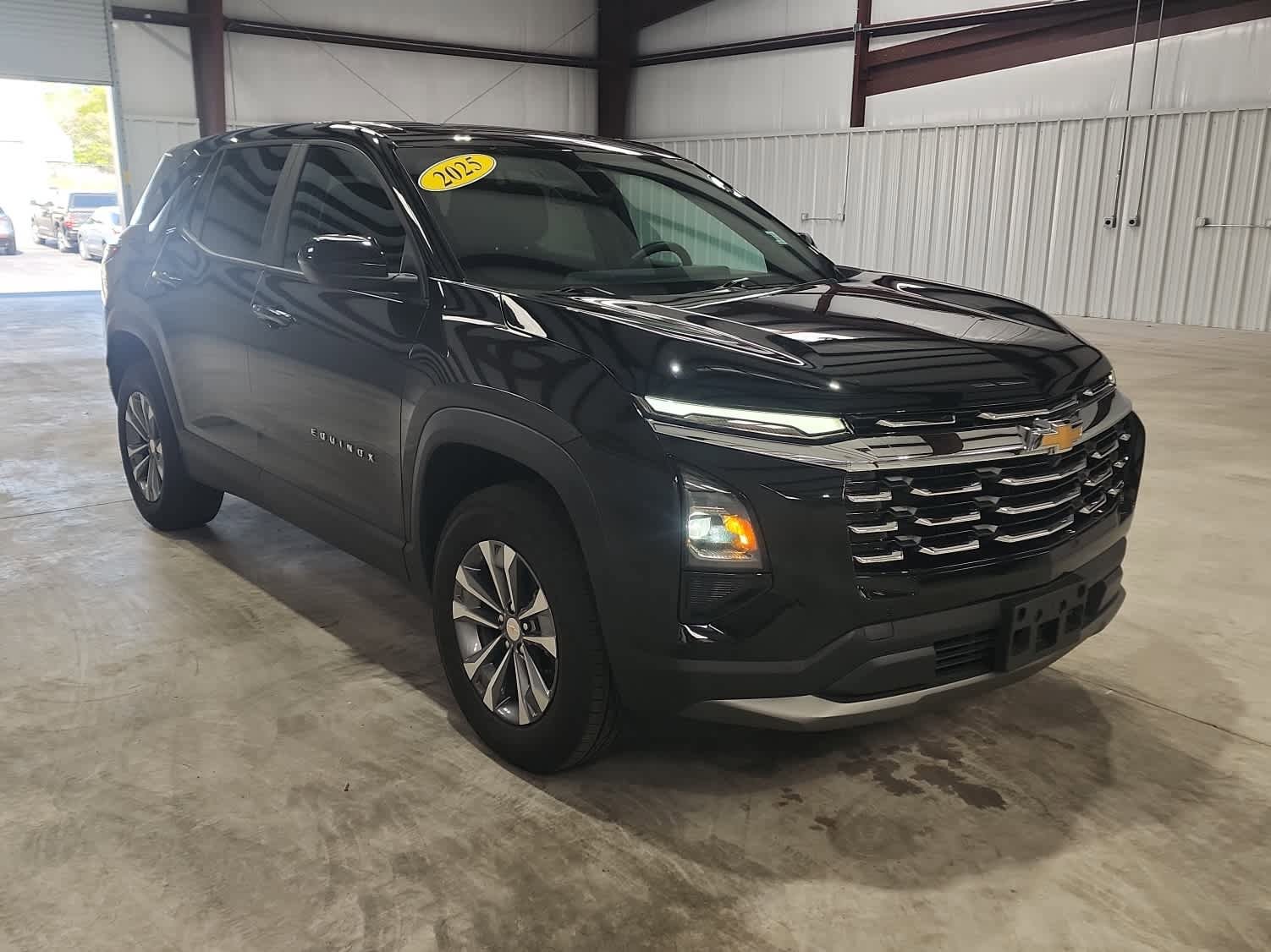 Used 2025 Chevrolet Equinox LT FWD image 7