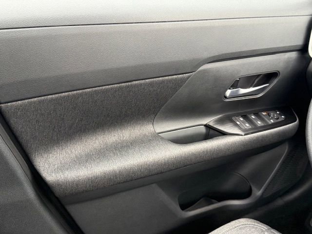 Used 2026 Nissan Kicks SV image 28