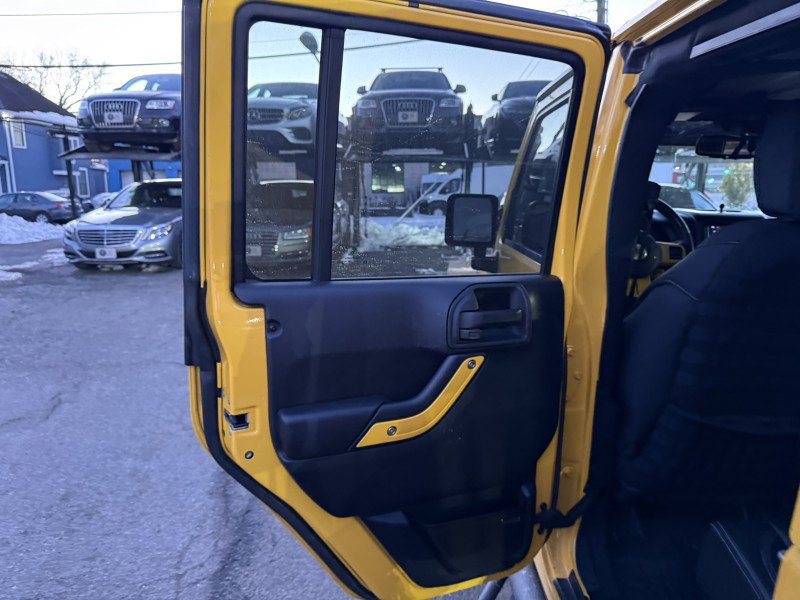 Used 2015 Jeep Wrangler Unlimited Rubicon image 19