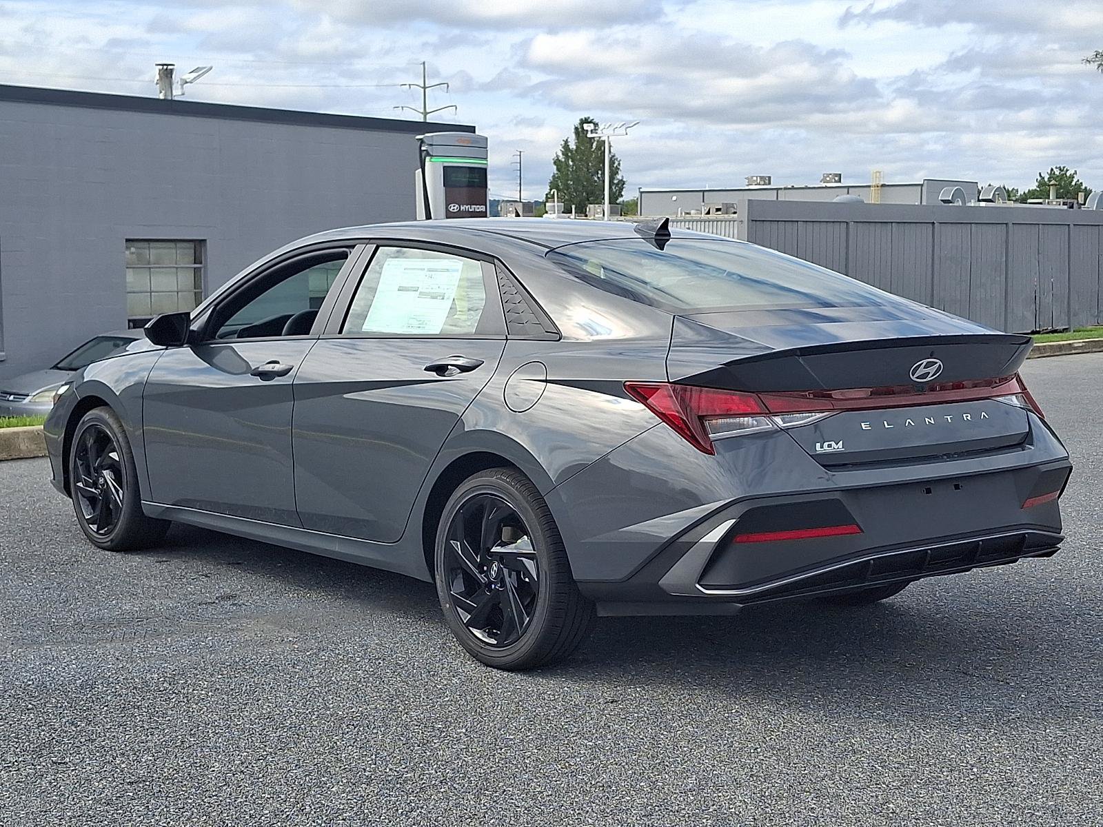 New 2026 Hyundai Elantra SEL Sport FWD image 4