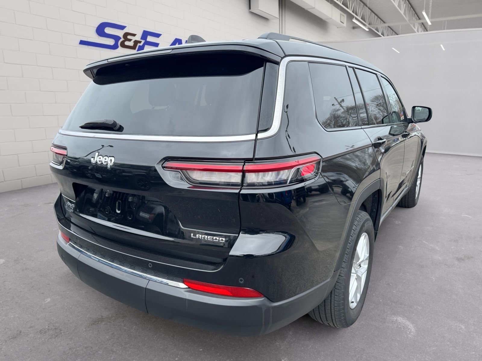 Used 2023 Jeep Grand Cherokee L Laredo w/ Luxury Tech Group I AWD/4WD image 8